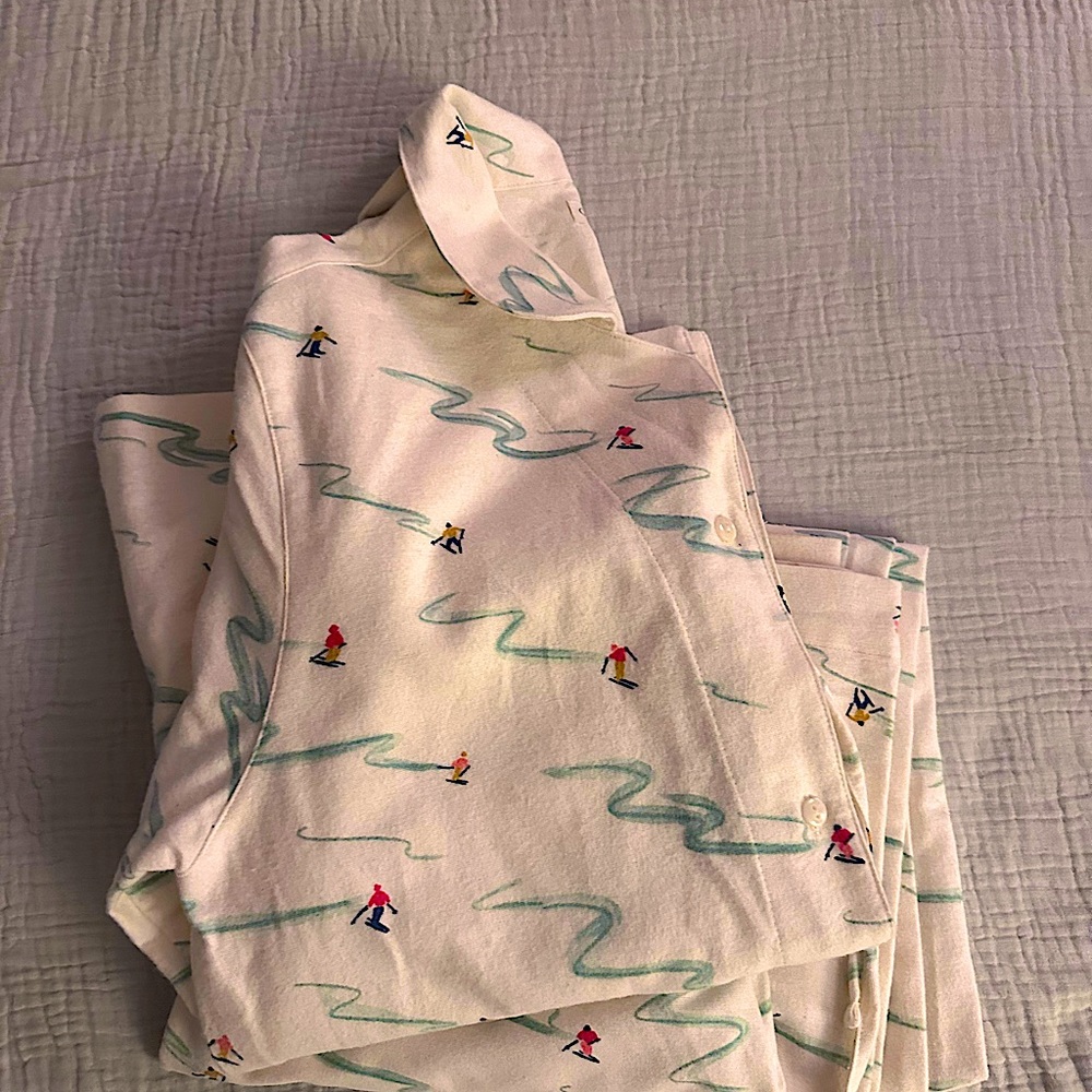 Garnet Hill pj’s. Super cute pj’s…ski theme. Never been worn. Too late to return